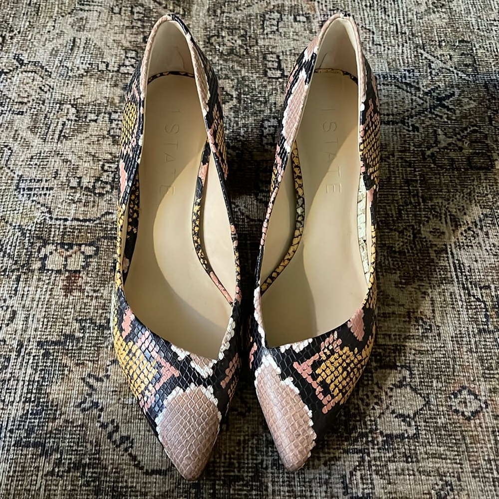 1.STATE BEAUTIFUL PUMPS, NWOB!